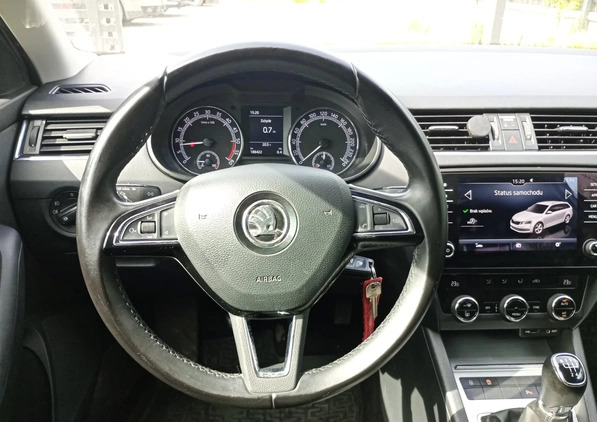 Skoda Octavia cena 49500 przebieg: 188500, rok produkcji 2017 z Świeradów-Zdrój małe 137
